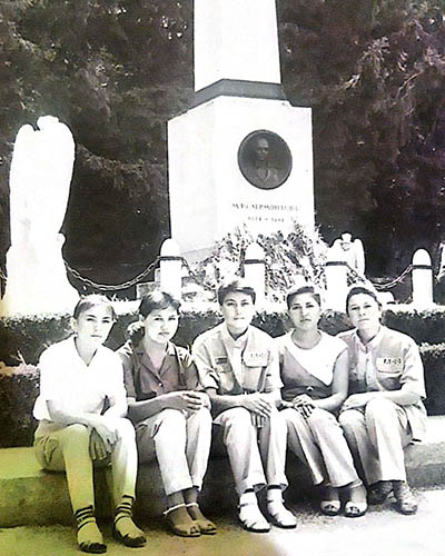 Oyoqlar orasiga qarash Porno qullar oz xojayiniga boysunishmoqda